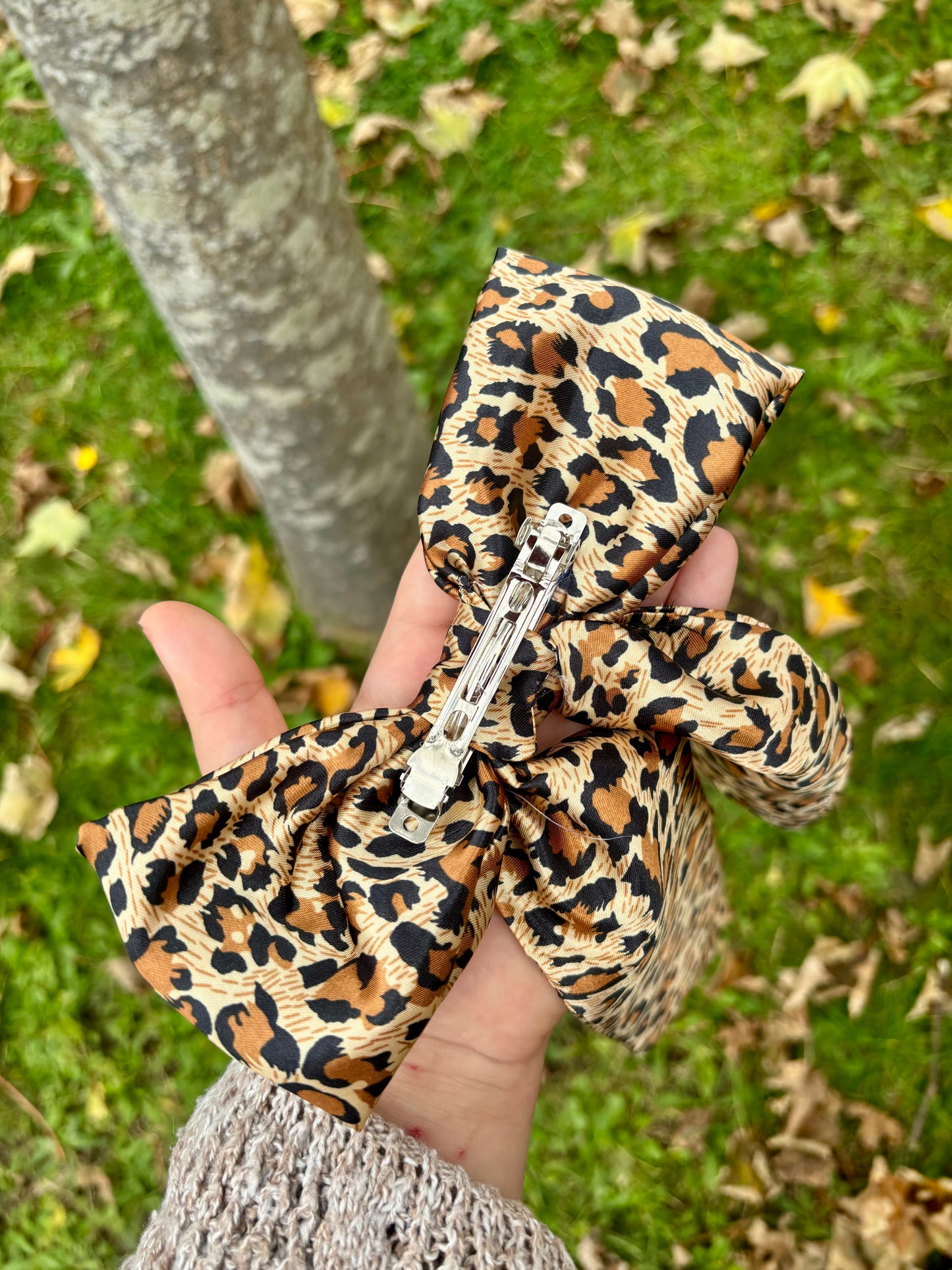 Faux gloss silk leopard print classic hair bow