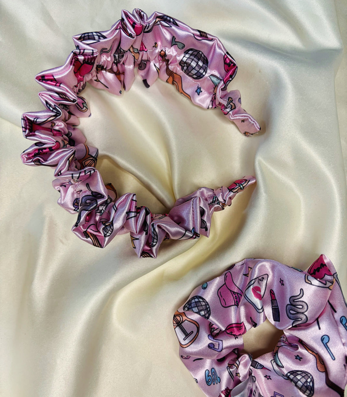 Swift Icons faux silk ruffle band