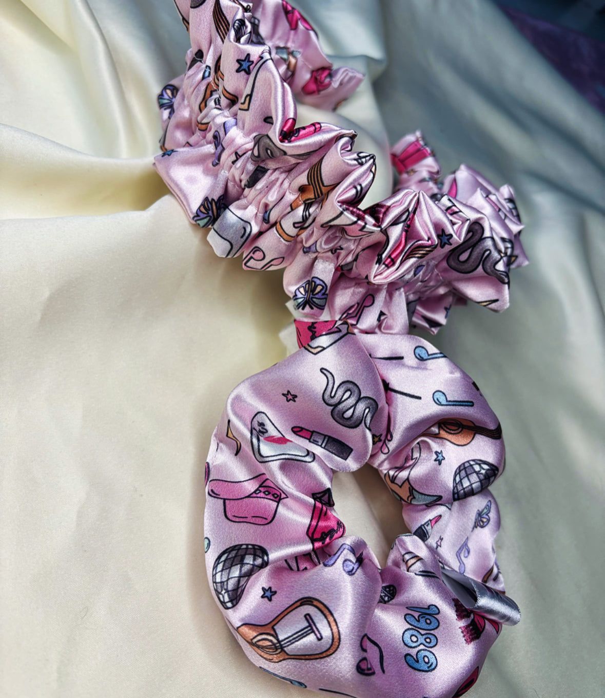 Swift Icons faux silk ruffle band