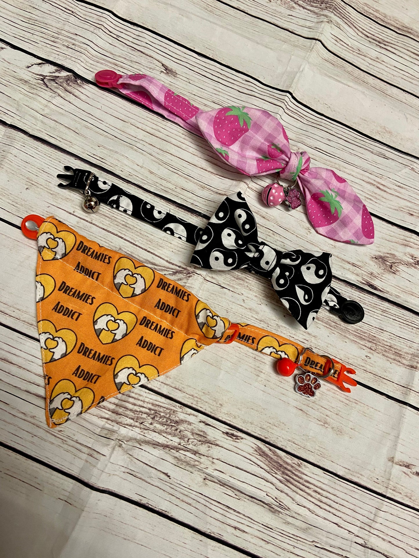 Cat trad bow, collar and name tag - Yin Yang fabric