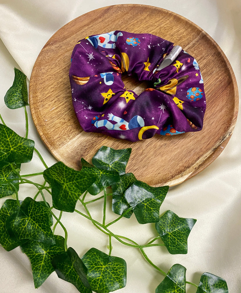 Space premium duchess silk scrunchie