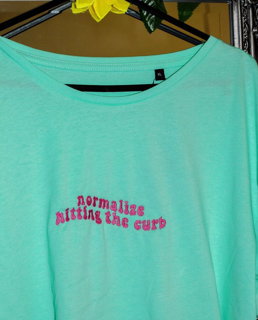 Normalise hitting the curb - Cropped Peppermint T-shirt