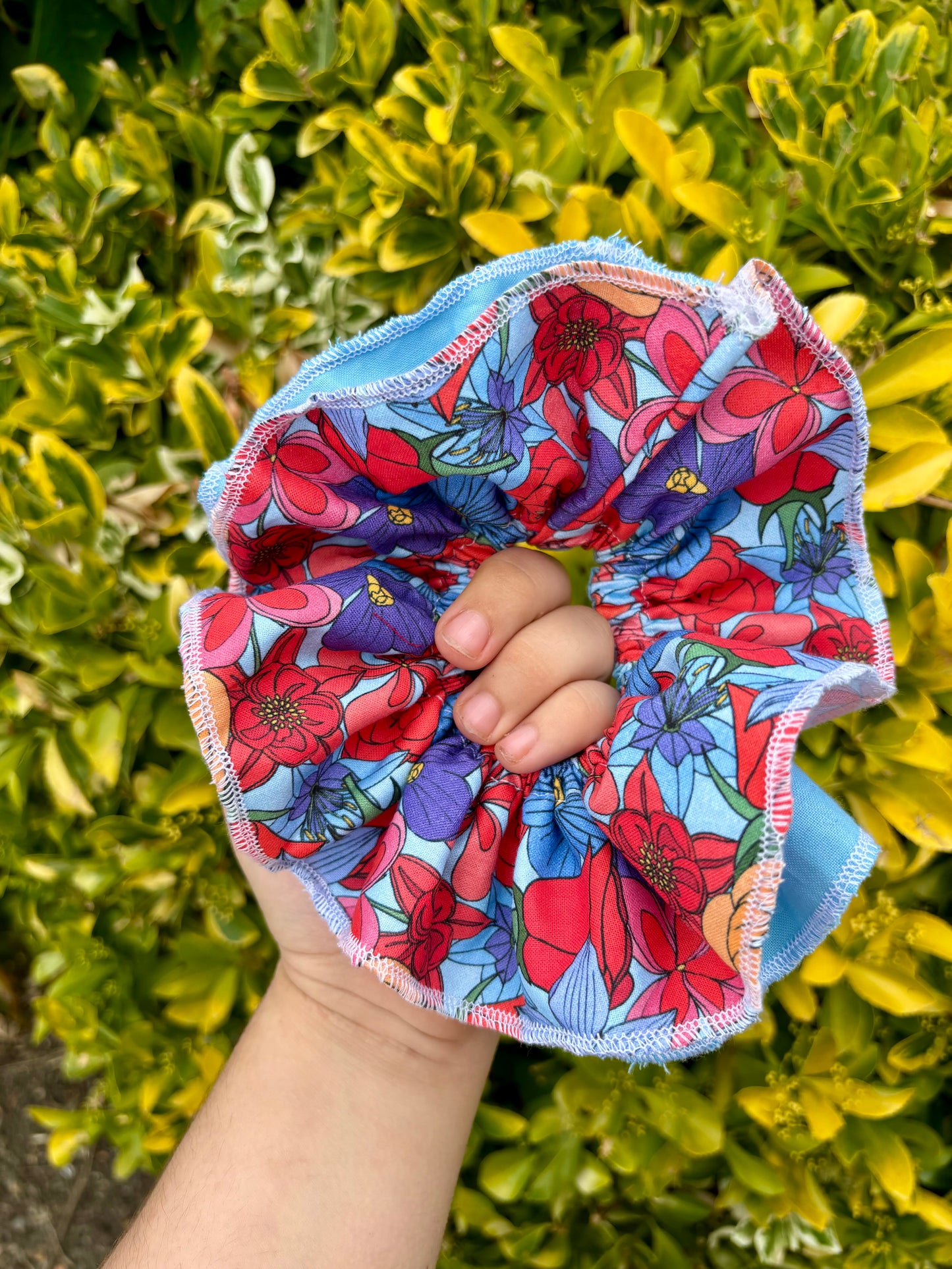 Double layered scrunchie - Floral Garden fabric