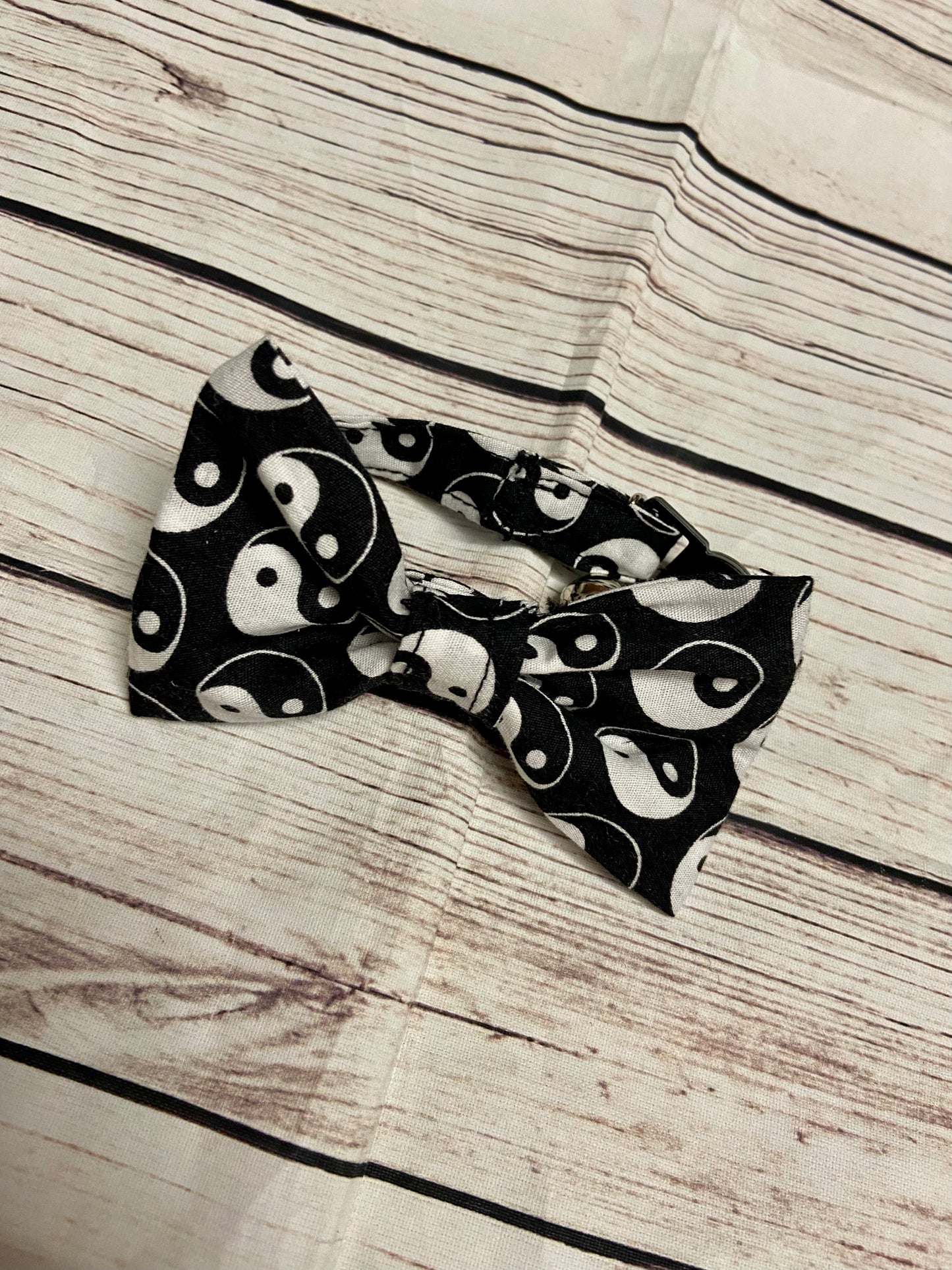 Cat trad bow, collar and name tag - Yin Yang fabric