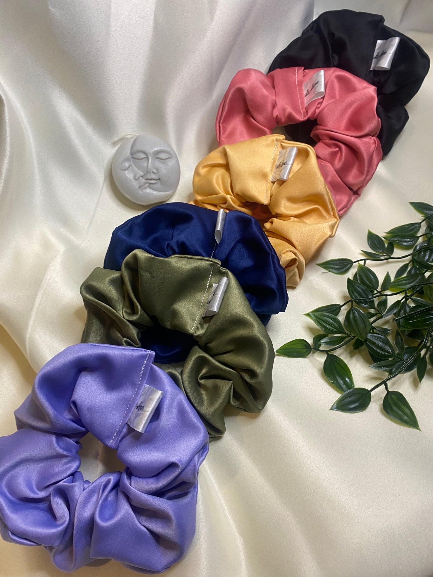 Mystery- premium duchess silk scrunchie